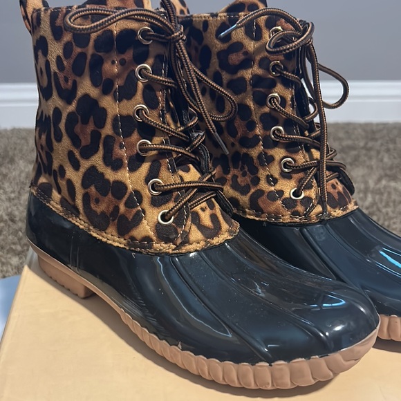 Leopard Rain boots size 8.5 worn twice - Picture 2 of 2